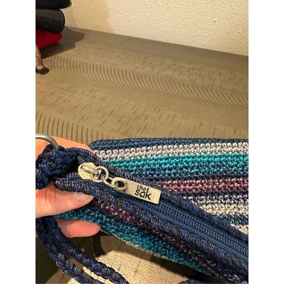 The Sak Hand Bag in beautiful Blue and Purple .  Measures 11 x 7.   21” handle - Picture 5 of 7